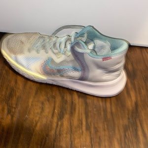 KYries great basketball shoes super cute